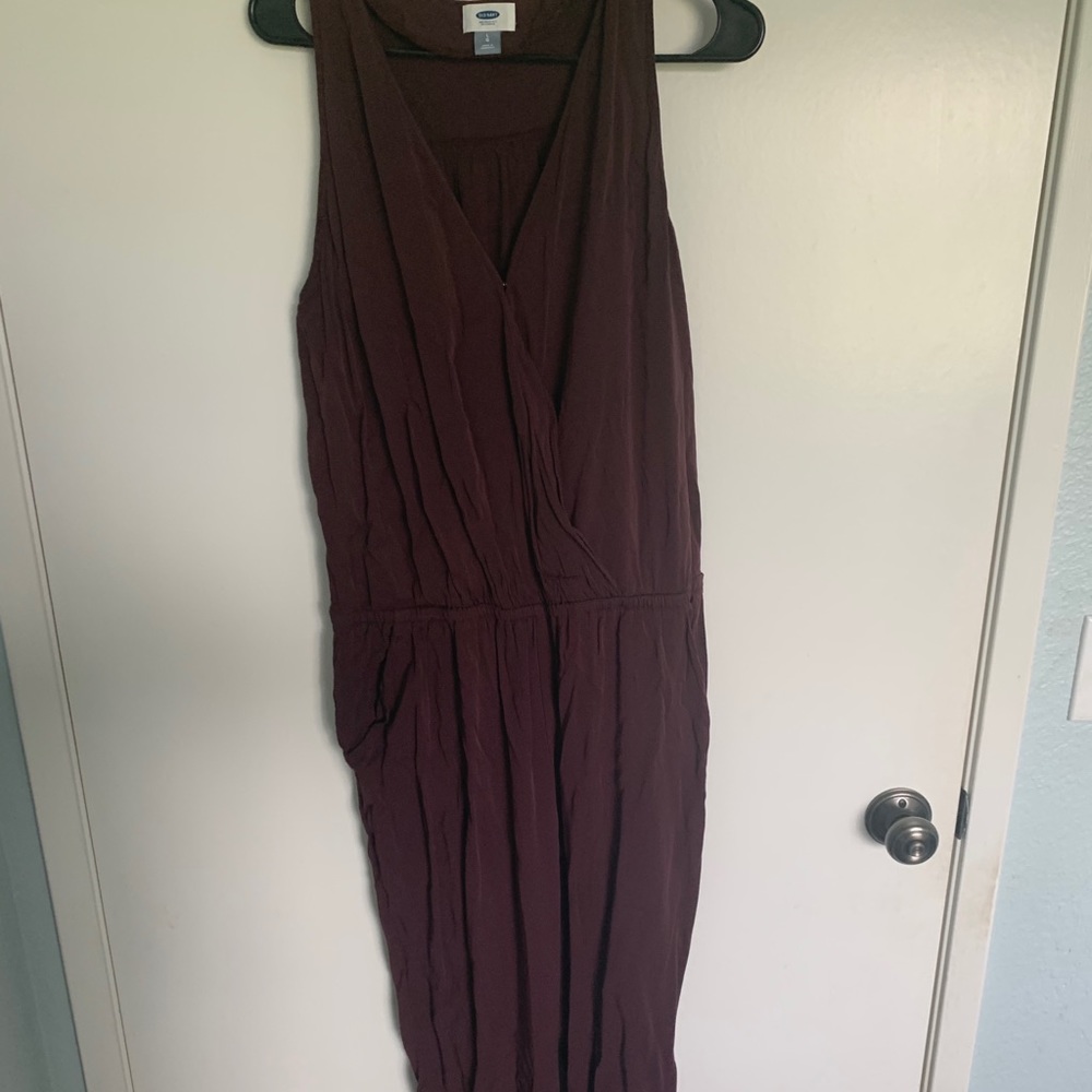 Burgundy romper with pockets!